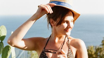 Alina Boz ve Umut Evirgen için yaz devam ediyor! Havuz keyfi yaptılar