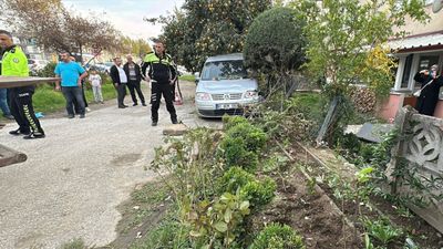 Düzce'de hafif ticari araç durakta bekleyenlere çarptı: 1 ölü