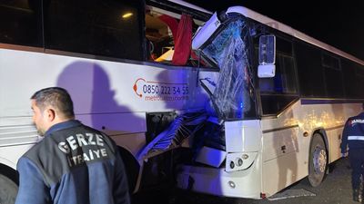 Sinop'ta otobüslerin çarpıştığı kazada 12 kişi yaralandı