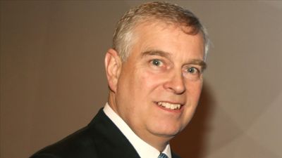 Prens Andrew kraliyet ünvanlarından vazgeçti