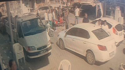 Antalya'da motosikletli, önüne çıkan motosiklete çarpmamak isterken yola savruldu