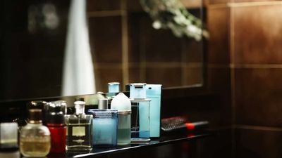 Parfümleri banyoda saklayan yandı: İşte sebebi