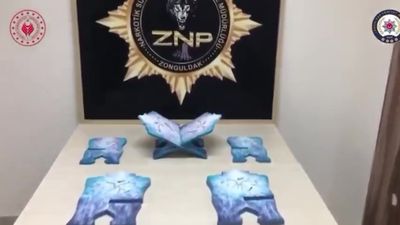 Zonguldak'ta uyuşturucu operasyonunda şaşırtan görüntü: Rahleye gizlemişler