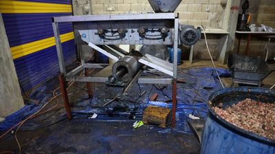 Kilis’te hijyene uymayan nar ekşisi imalathanesine kapama cezası