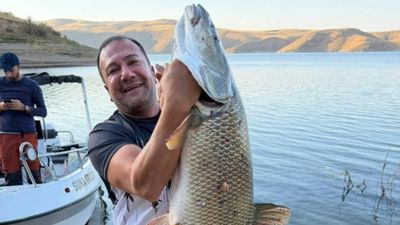 Keban Baraj Gölü'nde 70 kiloluk balık avladı