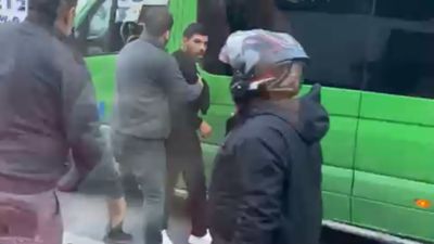 İstanbul'da minibüs şoföründen meslektaşına tekme tokat saldırı: Sen öldün