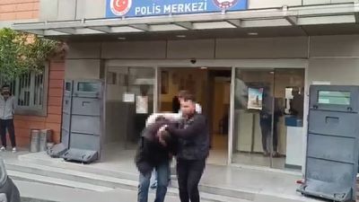 İstanbul'da 24 yıl hapis cezası bulunan sahte kimlikli şahıs polislere tehditler savurdu