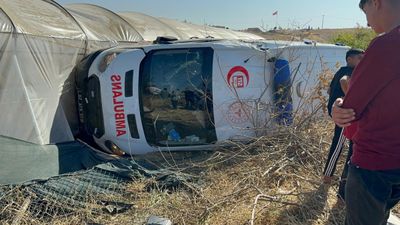 Adıyaman'da yaralıları taşıyan ambulans ile otomobil çarpıştı: 8 yaralı