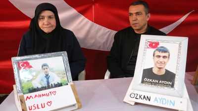 Numan Kurtulmuş'un Diyarbakır ziyaretine, evlat nöbetindeki ailelerden destek