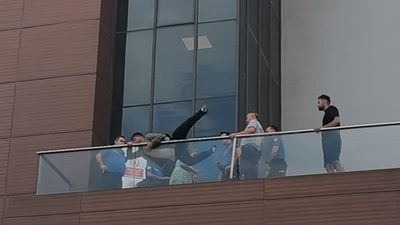 Antalya'da eşinin terk etmesine sinirlenip intihara kalkıştı: Yine eşi tarafından ikna edildi