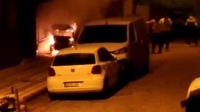 İstanbul'da park halindeki elektrikli araç alev aldı