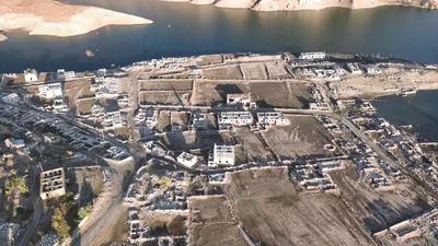 Kars'ta baraj gölü çekilince eski köy orta çıktı