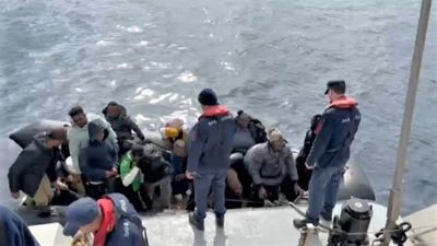 İzmir açıklarında 66 düzensiz göçmen yakalandı