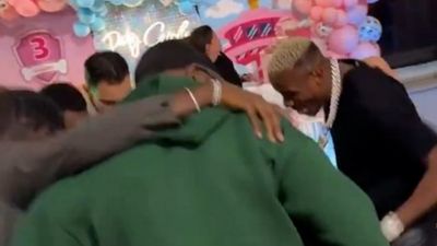 Victor Osimhen kızının doğum gününü dans ederek kutladı