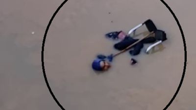 Hatay'da alt geçit suyla doldu: Engelli yaşlı kadın ölümden döndü