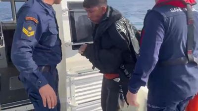 Aydın'da yüzerek Yunanistan’a geçmeye çalışan göçmen kurtarıldı