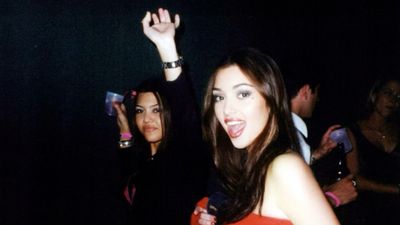 Nostaljik fotoğraf! Kourtney Kardashian, Kim Kardashian'ın 45. yaşını kutladı