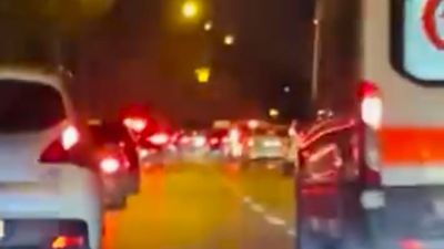 Bursa'da ambulansı gören sürücülerden başarılı 'fermuar sistemi' uygulaması