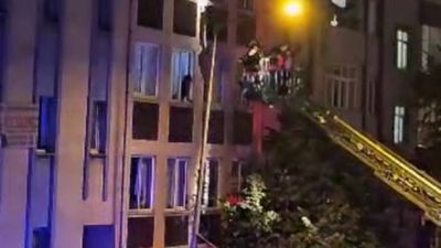İstanbul'da bir şahıs boşandığı eşinin yaşadığı apartmanı ateşe verdi: 3'ü ağır 7 yaralı