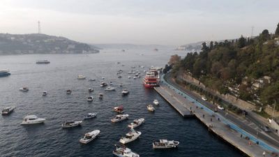 İstanbul Boğazı’nda sabah mesaisi: Balıkçılar rızık peşinde