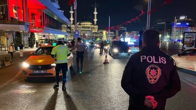 İstanbul'da polisten asayiş uygulaması: Bin 192 kişi gözaltına alındı
