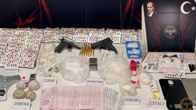 İzmir'de kameralarla donatılan evden çok sayıda uyuşturucu madde çıktı