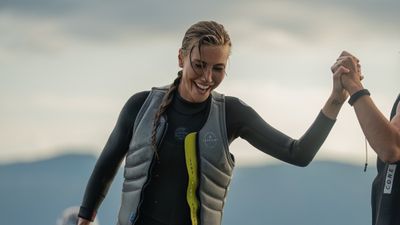 Yeni hobisi! Çağla Şıkel Boğaz'da jet sörf yaptı