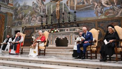 Vatikan'da 5 asır sonra tarihi anlar: Kral Charles ve Papa 14’üncü Leo birlikte dua etti