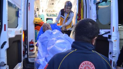 Aksaray'da parkta 5 kişinin saldırısına uğradı: 11 yerinden bıçaklandı