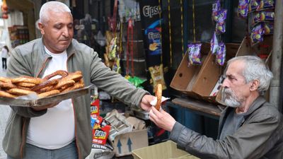 Diyarbakır'da 14 yıl sınava çalıştı, 49 yaşında memur oldu: Annesi bile inanamıyor