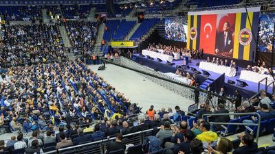 Fenerbahçe'de taşınmazlar üzerinde yönetime yetki veren maddeler kabul gördü
