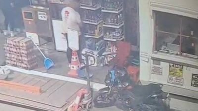 Denizli'de görevlinin yanı başındaki rahat hırsızlar pes dedirtti