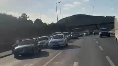 İstanbul'da düğün konvoyunda magandalar, otoyolu trafiğe kapatıp horon oynadı