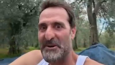 Oyunculuktan çiftçiliğe; Timur Acar ilk zeytin hasadını yaptı