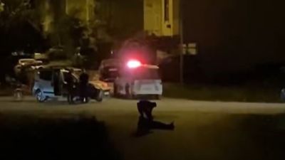 İstanbul'da gece yarısı sokak ortasında kavga: Polis güçlükle müdahale etti