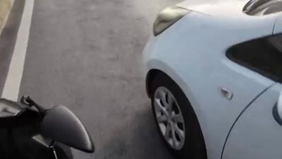 Bursa'da trafik magandası otomobilin aynasını parçaladı: Hak edene hak ettiğini vereceksin