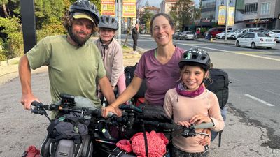 Kanada'dan bisikletle dünya turuna çıkan aile Ordu'da: Türkiye çok güzel