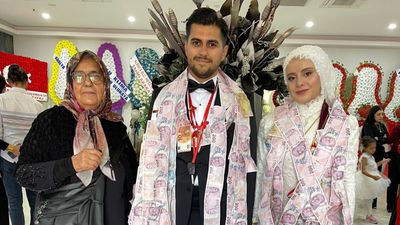 Antalya'da tek torununa düğünde ev, araba ve tarla hediye etti