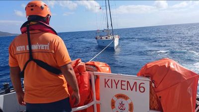 Muğla açıklarında sürüklenen tekne kurtarıldı