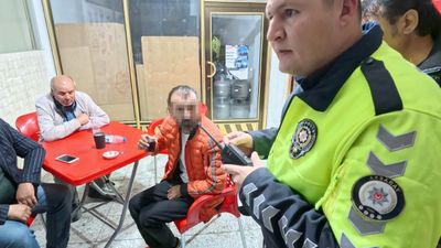 Aksaray'da yasal sınırın 8 kat üstünde alkollü olan şahıs kaza yaptıktan sonra kahveye gitti