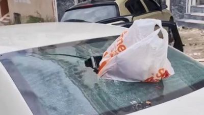 İstanbul'da apartmandan atılan çöp düğün konvoyundaki aracın camını patlattı