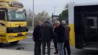 İstanbul'da kamyon İETT otobüsüne çarptı: 9 yaralı