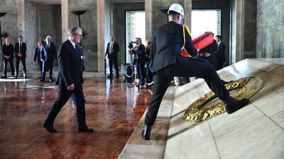 İngiltere Başbakanı Keir Starmer Anıtkabir'i ziyaret etti