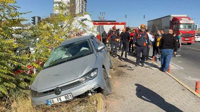 Aksaray'da hastaneye giden doktorun aracı ile hasta taşıyan ambulans çarpıştı