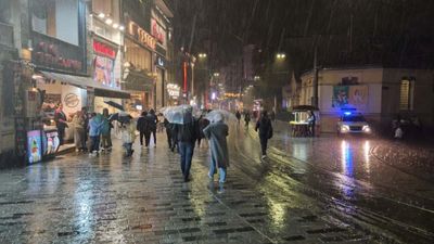 İstanbul'da beklenen sağanak yağış başladı