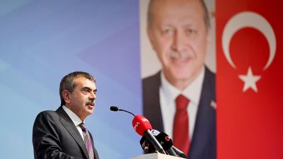 Yusuf Tekin: Okullarda Cumhurbaşkanı Erdoğan'ın posterinin asılması hukuki zorunluluk