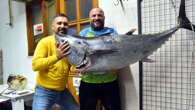 Lüleburgazlı balıkçıdan 73 kiloluk dev orkinos avı