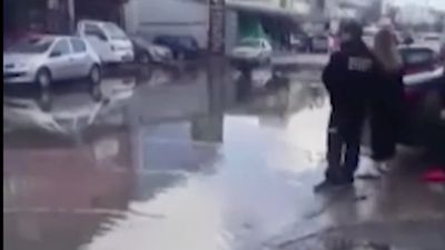 Ankara'da sağanak yağış hayatı felç etti: Sokaklar göle döndü