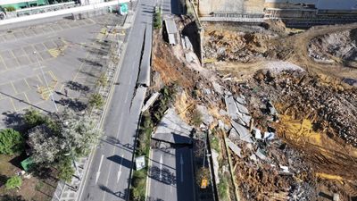İstanbul'da yol çöktü: O anlar kamerada