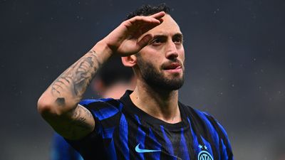 Hakan Çalhanoğlu yıldızlaştı: Inter sahasında Fiorentina'yı rahat geçti